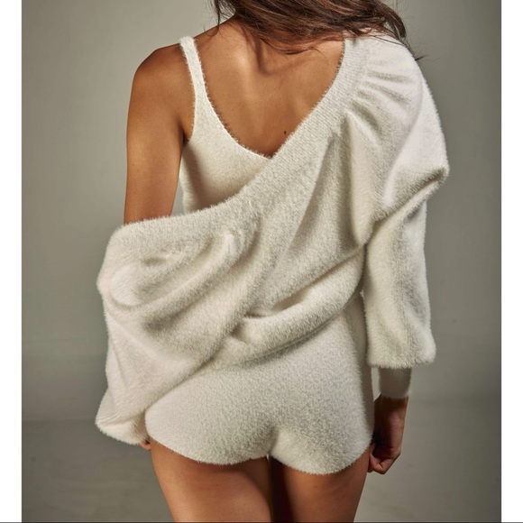 Cozy, fuzzy lounge set - Picture 7 of 9